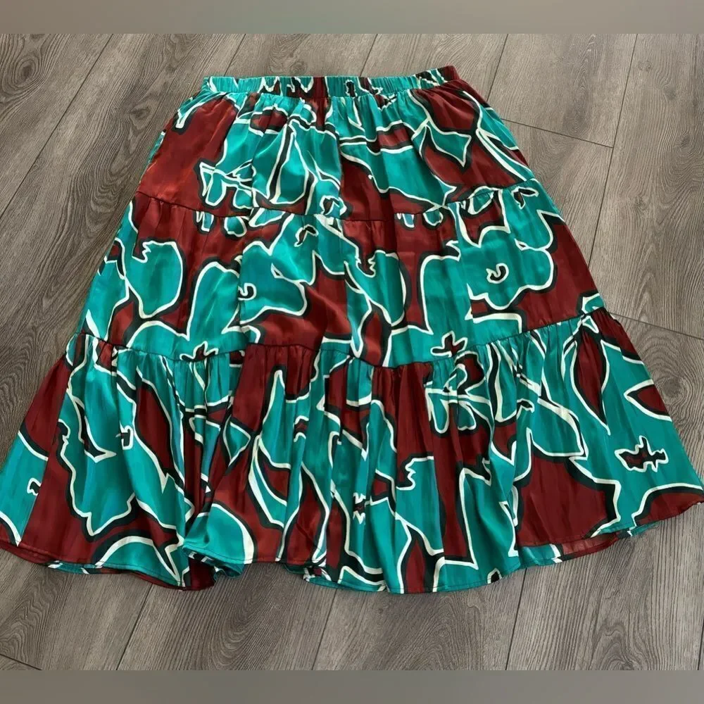 Nine West maxi skirt very lightweight and beautiful design